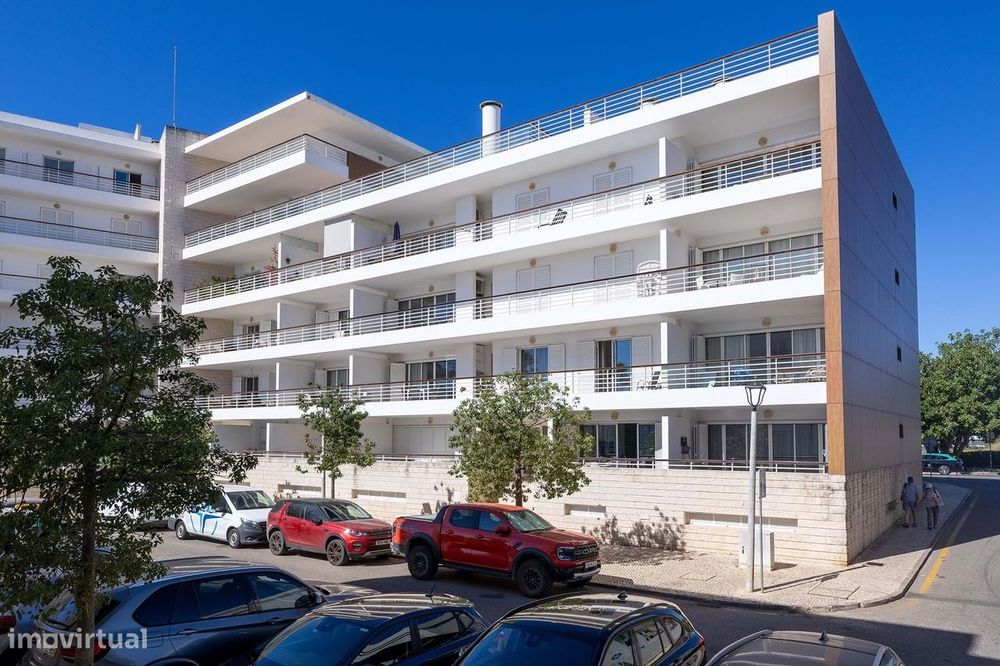 Apartamento T2 C/ Estacionamento Privado Para Venda Na Marina De Lagos