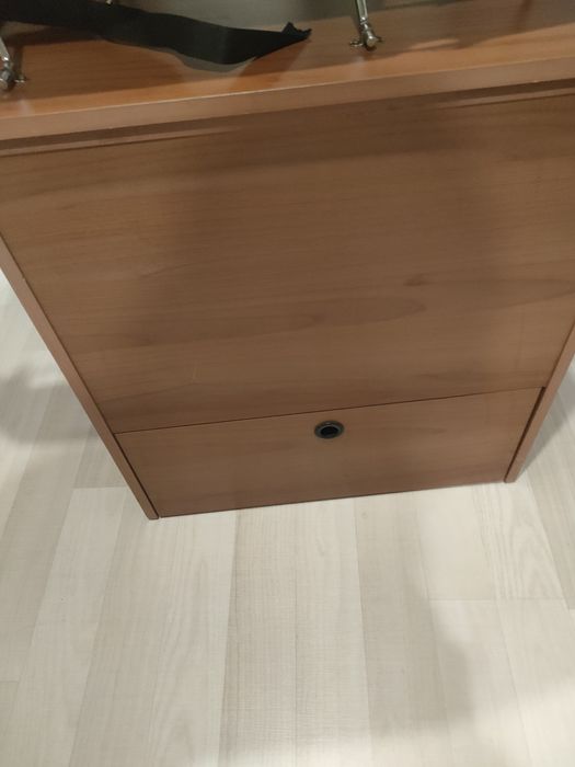 Mesa com ferro escondido