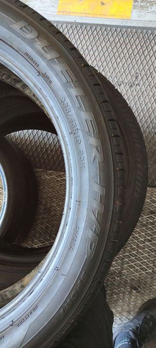 Pneus 235/45/19 semi novos