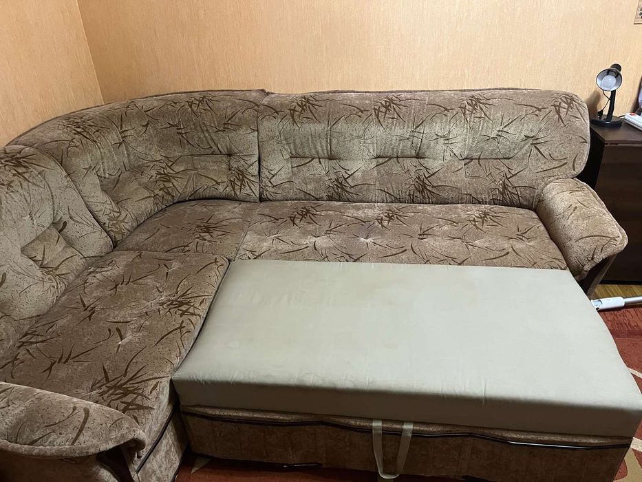 Продам диван угловий