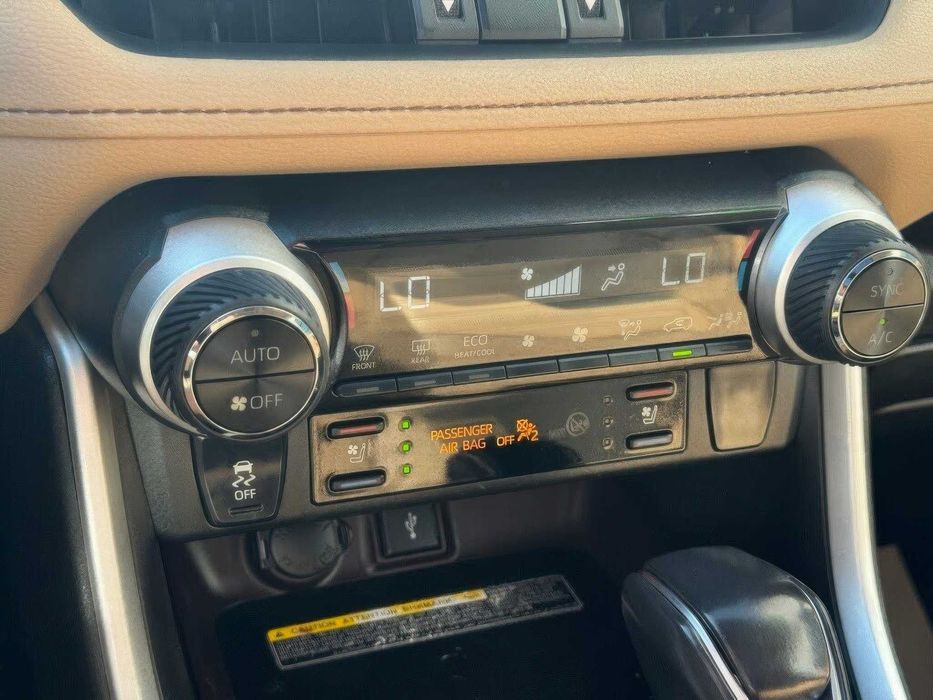 Toyota RAV4 Hybrid Limited      2021