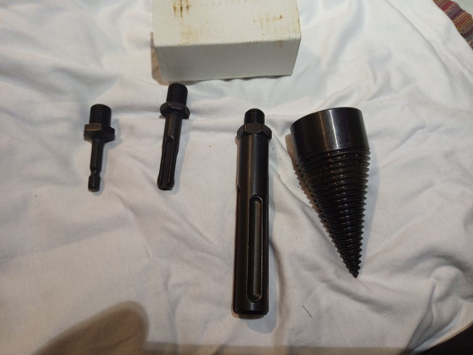 Broca de rachar lenha de marca Alemã com 42mm de diâmetro. Artigo novo