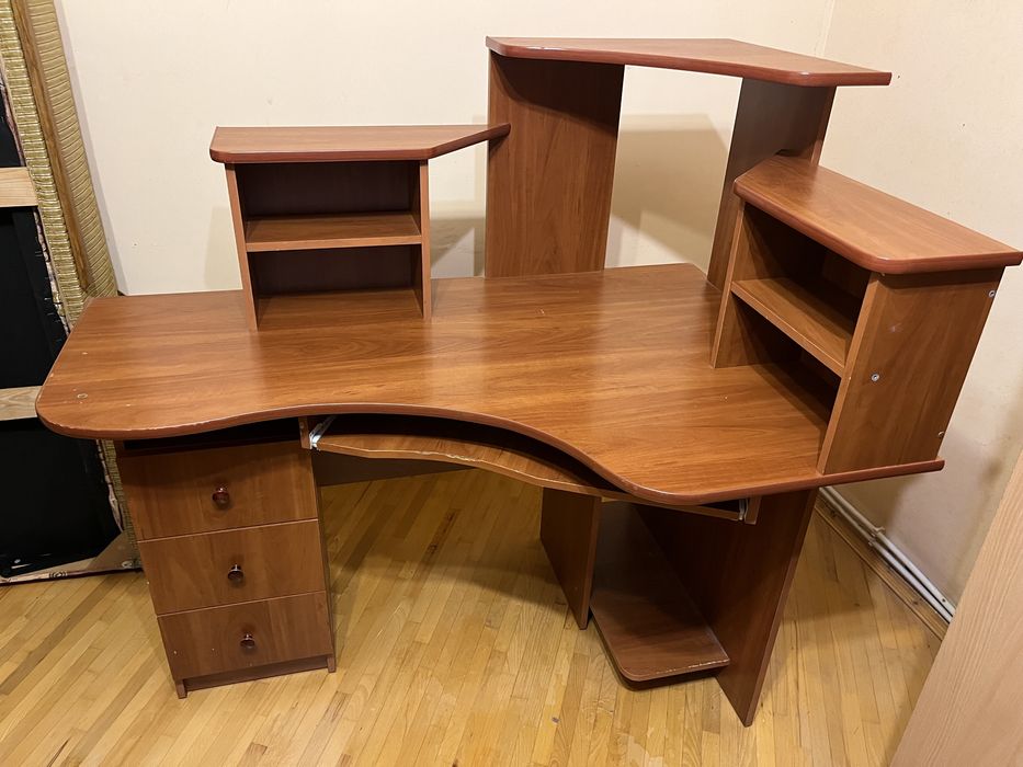 Компʼютерний стіл