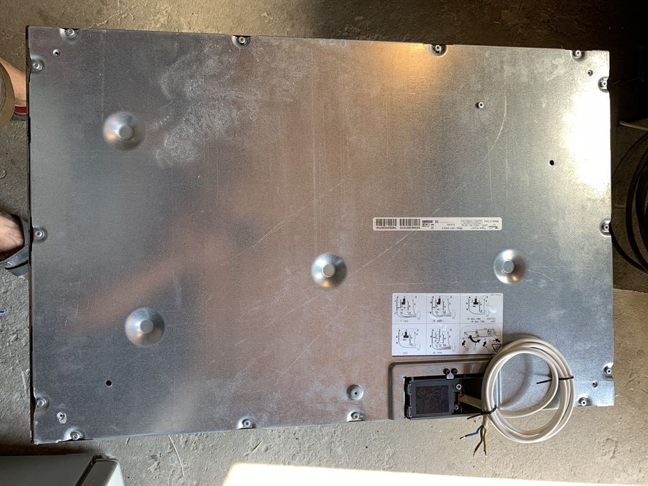 Електрическая варочная поверхность Whirpool.