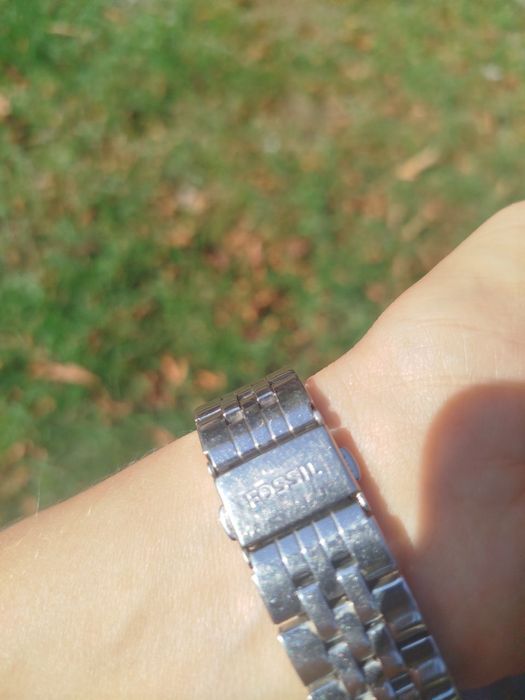 Продам женские часы Fossil.