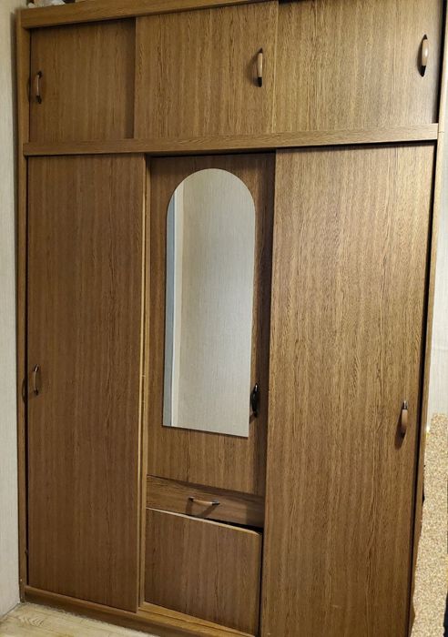 Шафа. Меблі б/в.