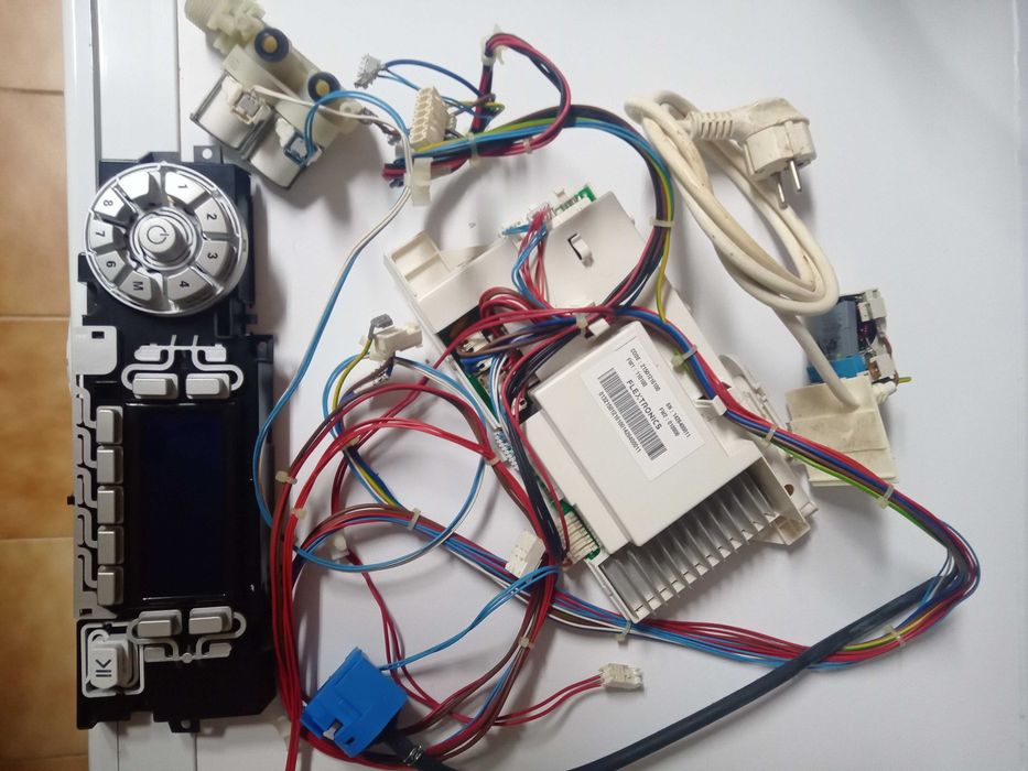 Máquina lavar roupa - Ariston / Hotpoint (acessórios )