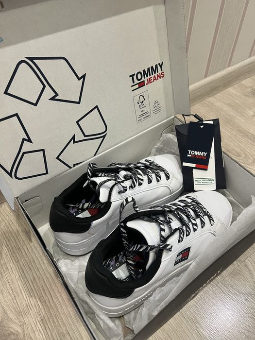 Кросівки білі шкіряні на платформі Tommy Hilfiger Jeans 39р.(на 38й)