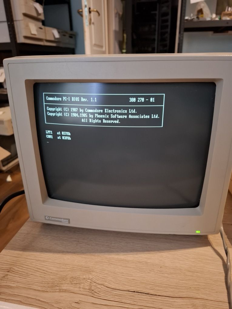 Commodore PC1 z monitorem i stacją dyskietek 1541– rzadki zestaw retro