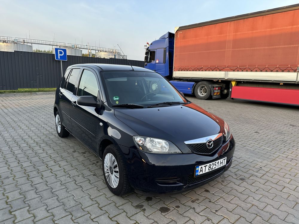 Mazda   (Машина в дуже гарному стані)