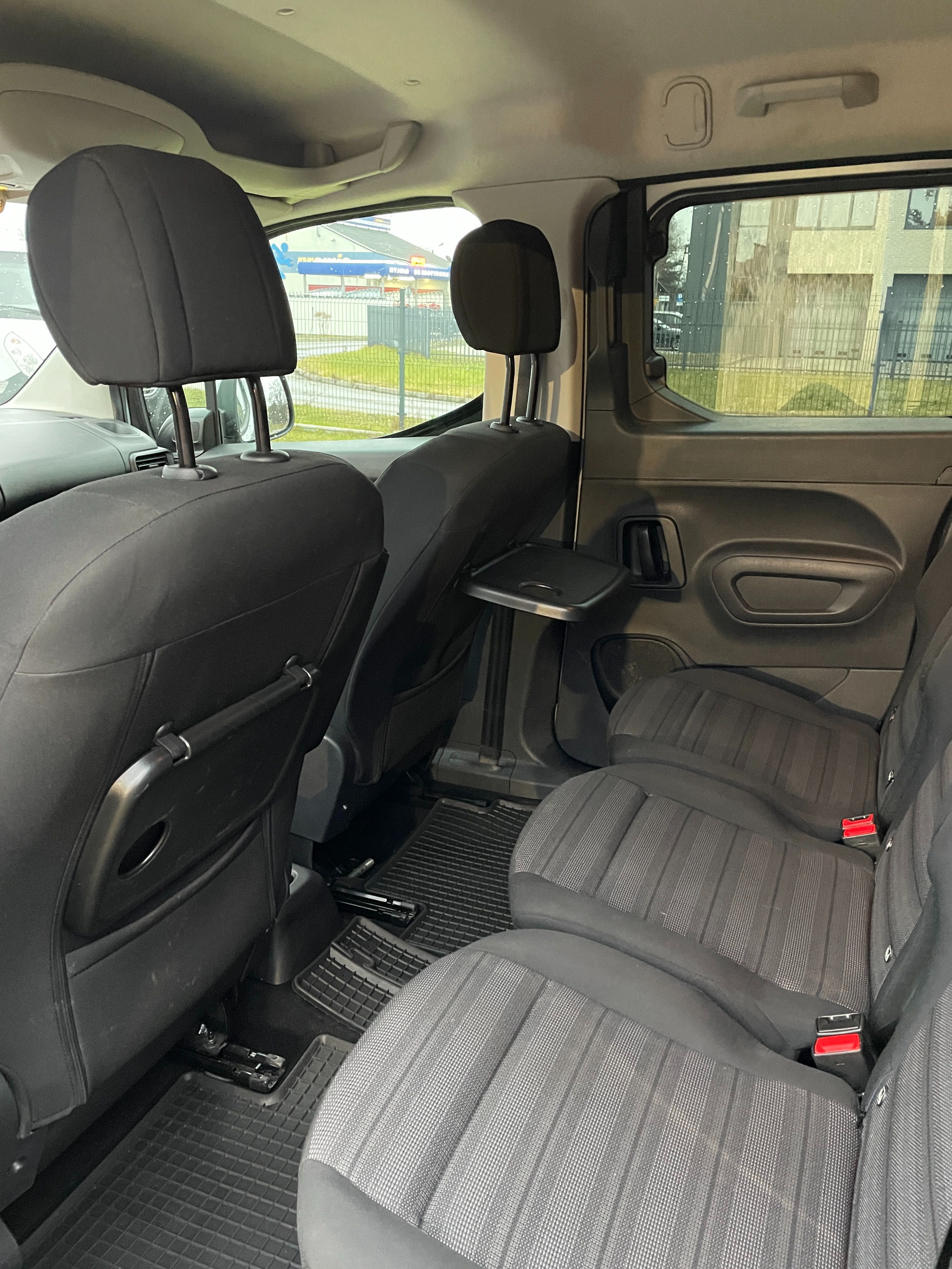 Wynajem Van 7 osobowy Opel Combo XL Wypożyczalnia RENT A CAR rental