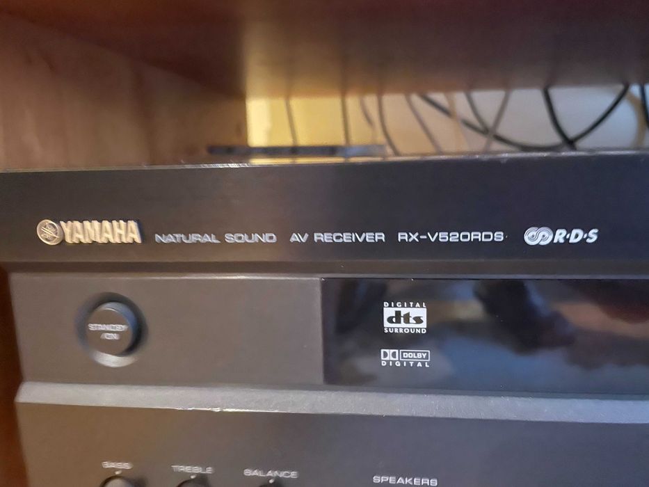 amplificador yamaha av rx-v520rds com 6 colunas JBL e subwoofer