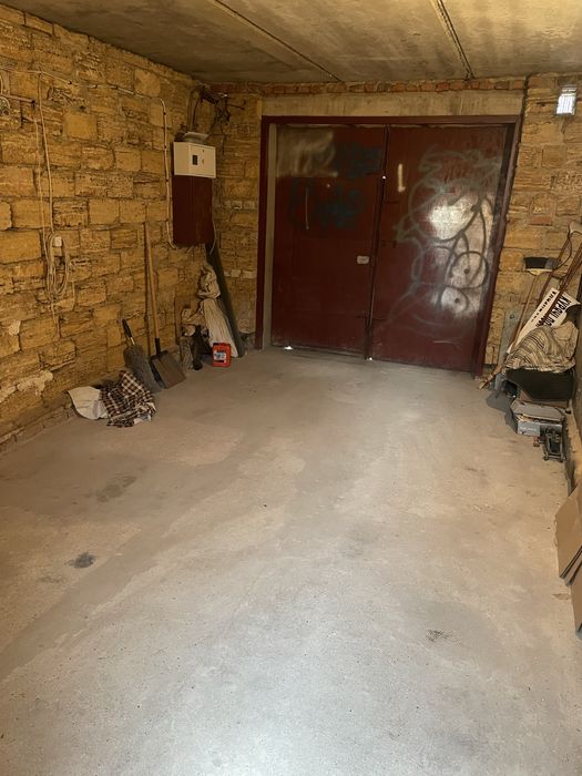 Продам два спаренных кирпичных гаража, пер. Кобера 19