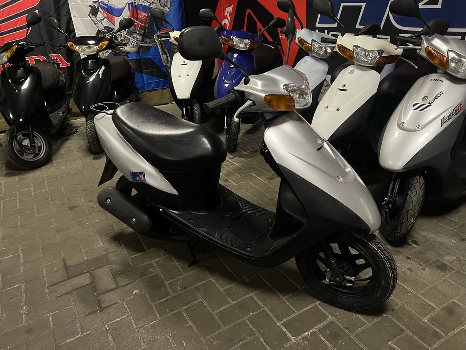скутер suzuki стан дуже гарний без пробігу по украні з контейнеру