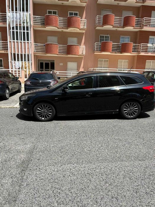 Carrinha Ford Focus Station ST-LINE 1500TDCI 120CVDesportivo Económico