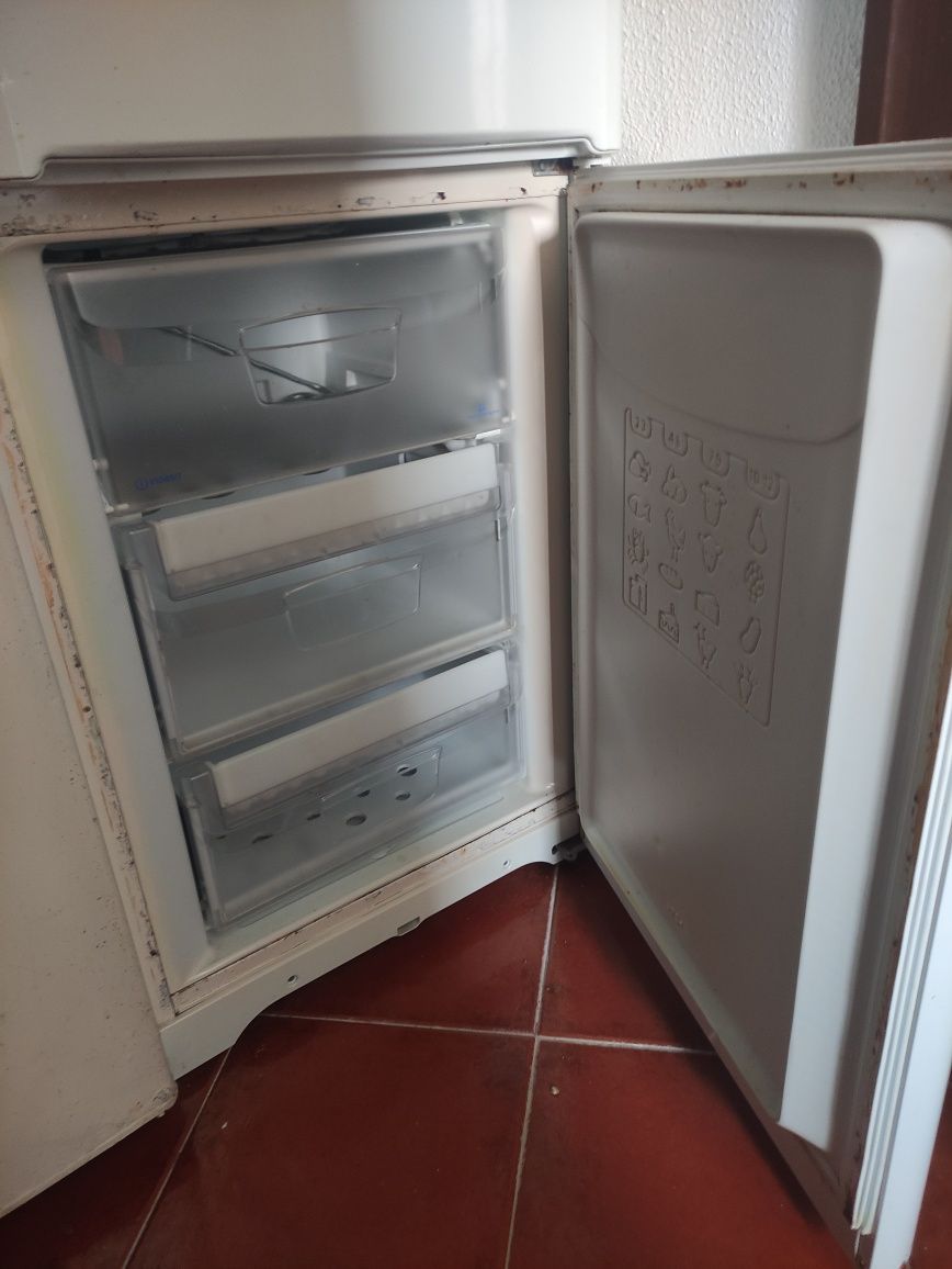 Frigorífico Indesit