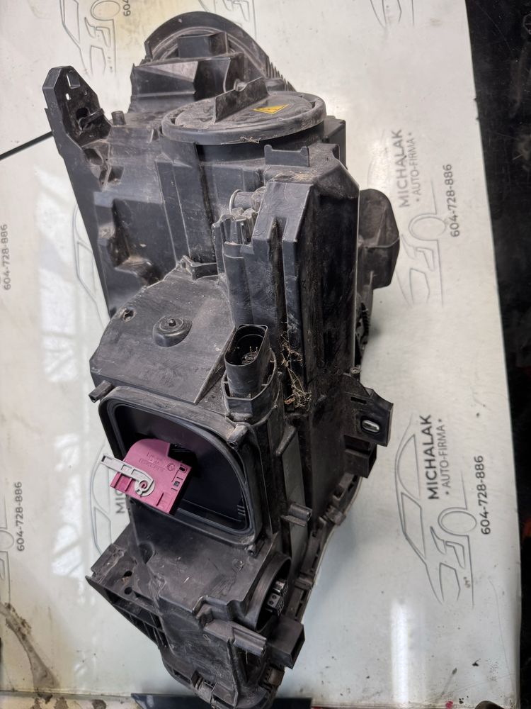 Mercedes B-Klasa W246 Lampa prawa bi-xenon
