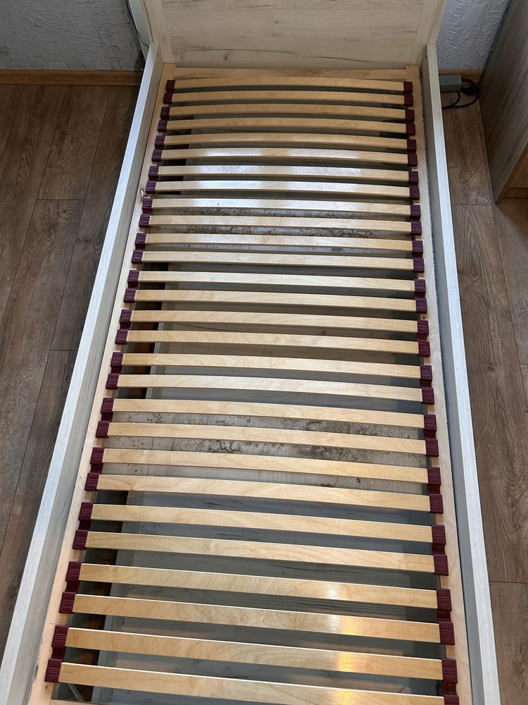 Łóżko drewniane 206x96 białe jasne z wysuwaną półką