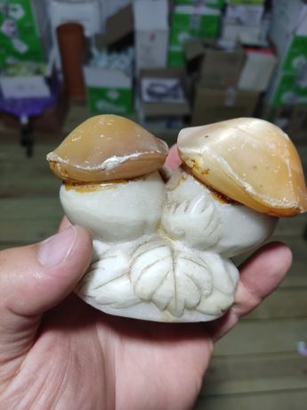 Статуэтка из камня грибы симейка грибов мама папа  грибочки селенит