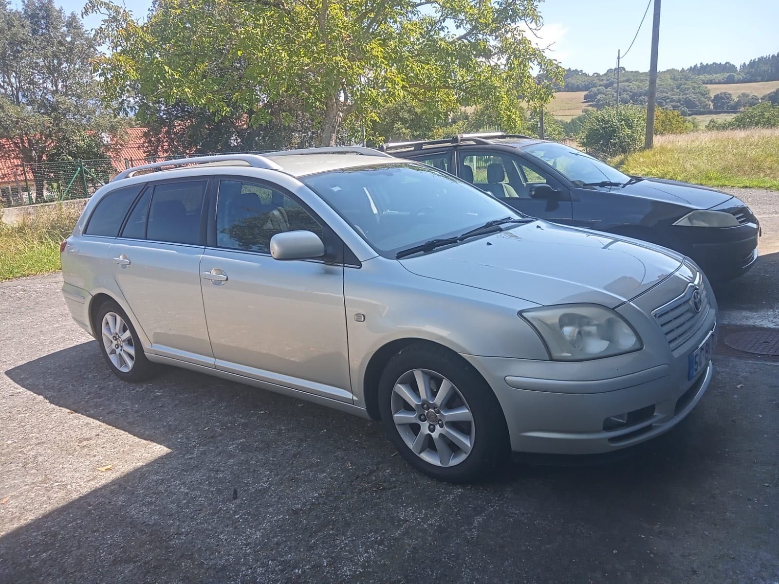 Carro toyota avensis