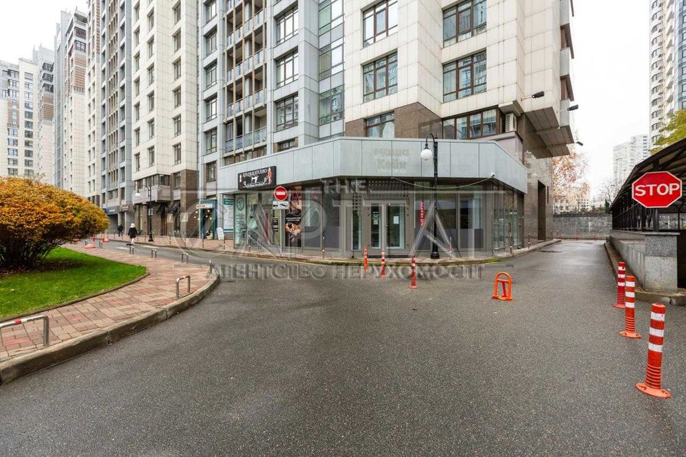 Фасадне приміщеня 195м2  в ЖК Новопечерські Липки
