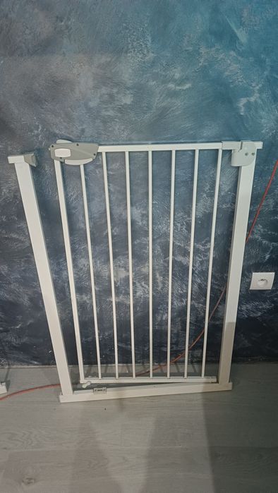 Bramka zabezpieczająca w bardzo dobrym stanie