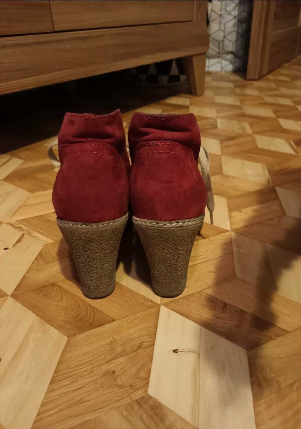 Czerwone botki Deichmann