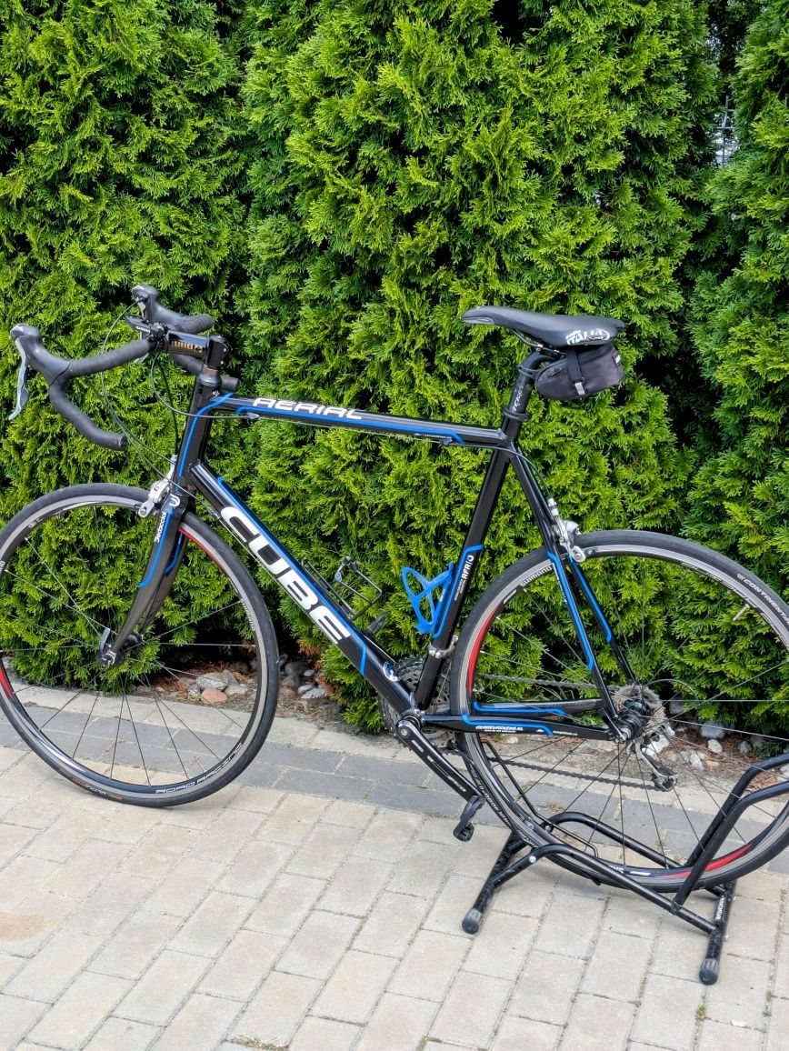 Rower szosowy Cube – aluminiowa rama 7005, karbonowy widelec, Shimano
