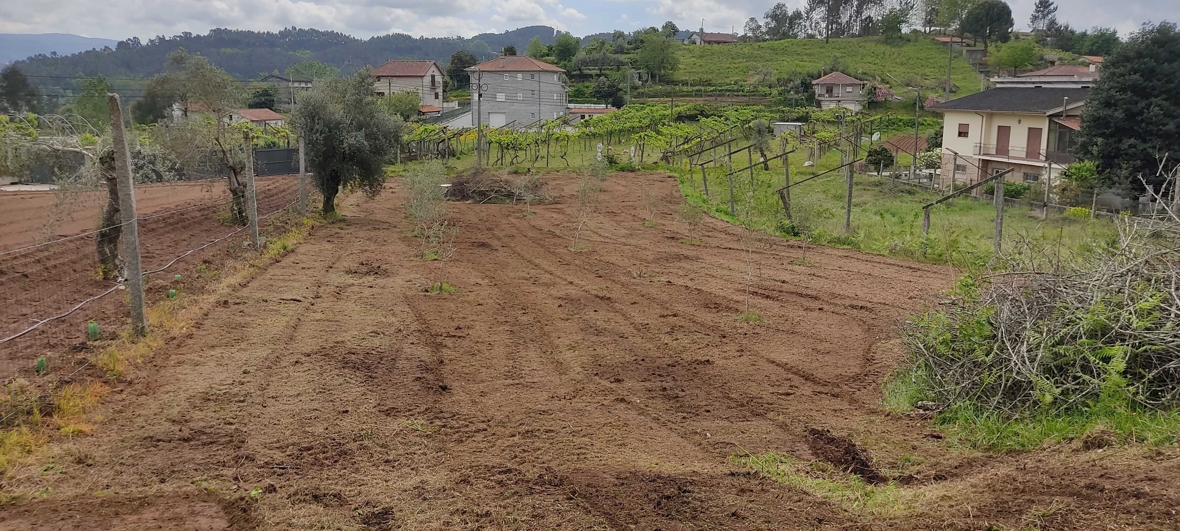 Vende-se terreno plano para construção com a área de 1829m2.