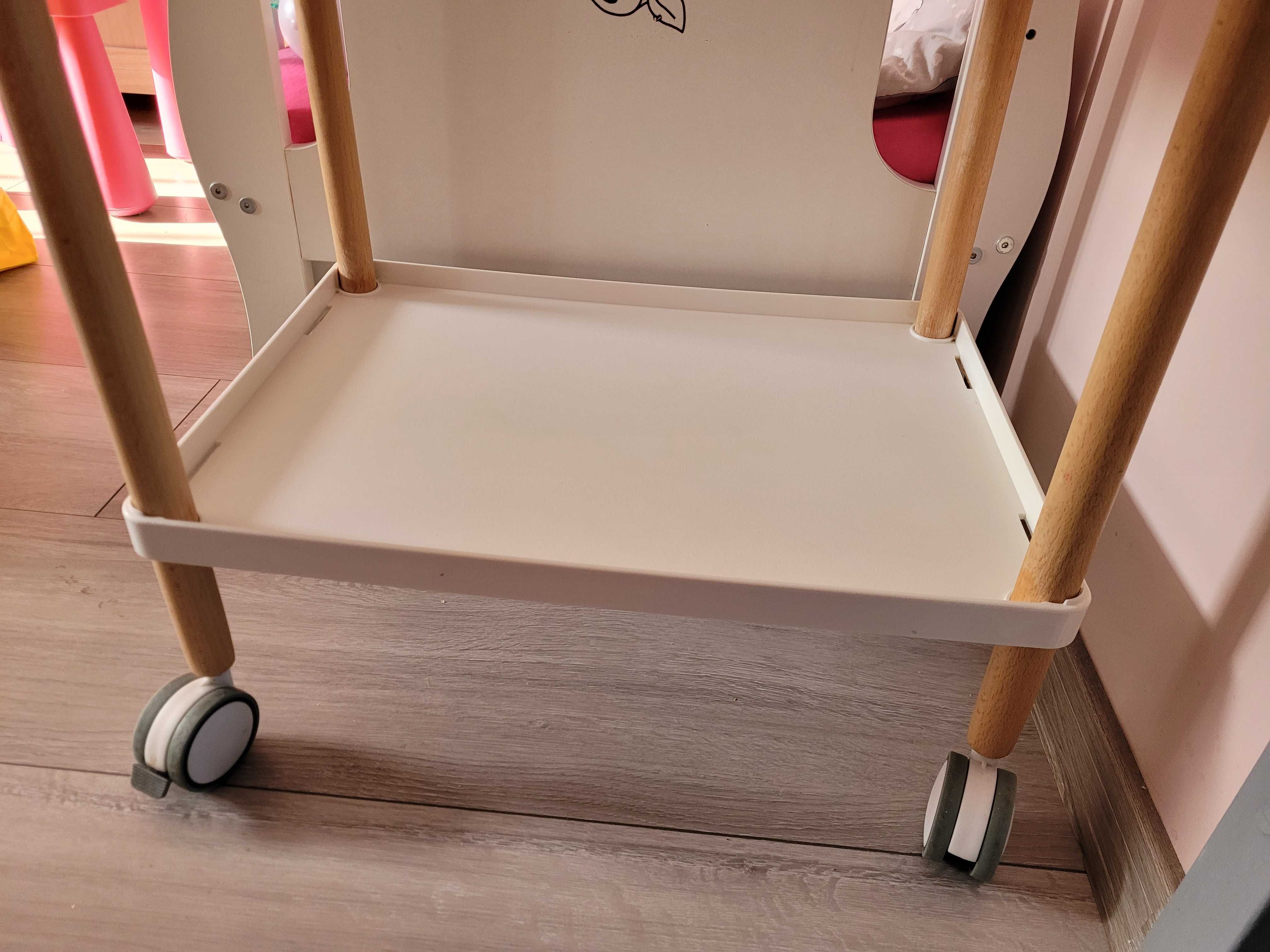 Sprzedam stolik na kółkach