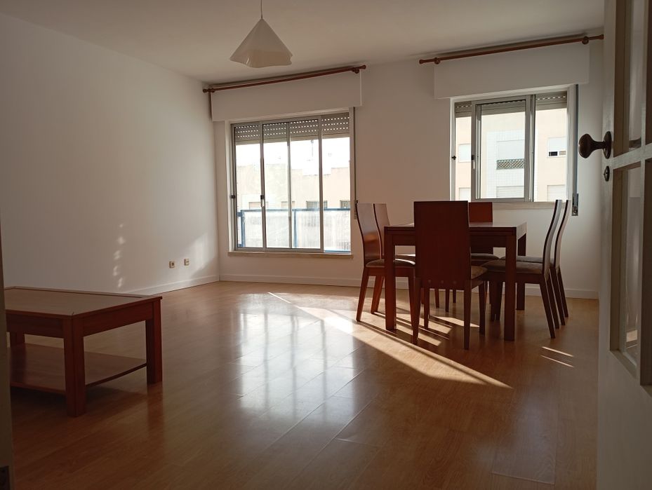 Apartamento T2 Carcavelos - Permite apoio ao arrendamento Jovem e + 35