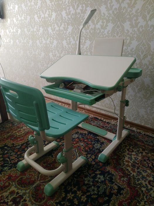 Дитяча парта зі стільцем