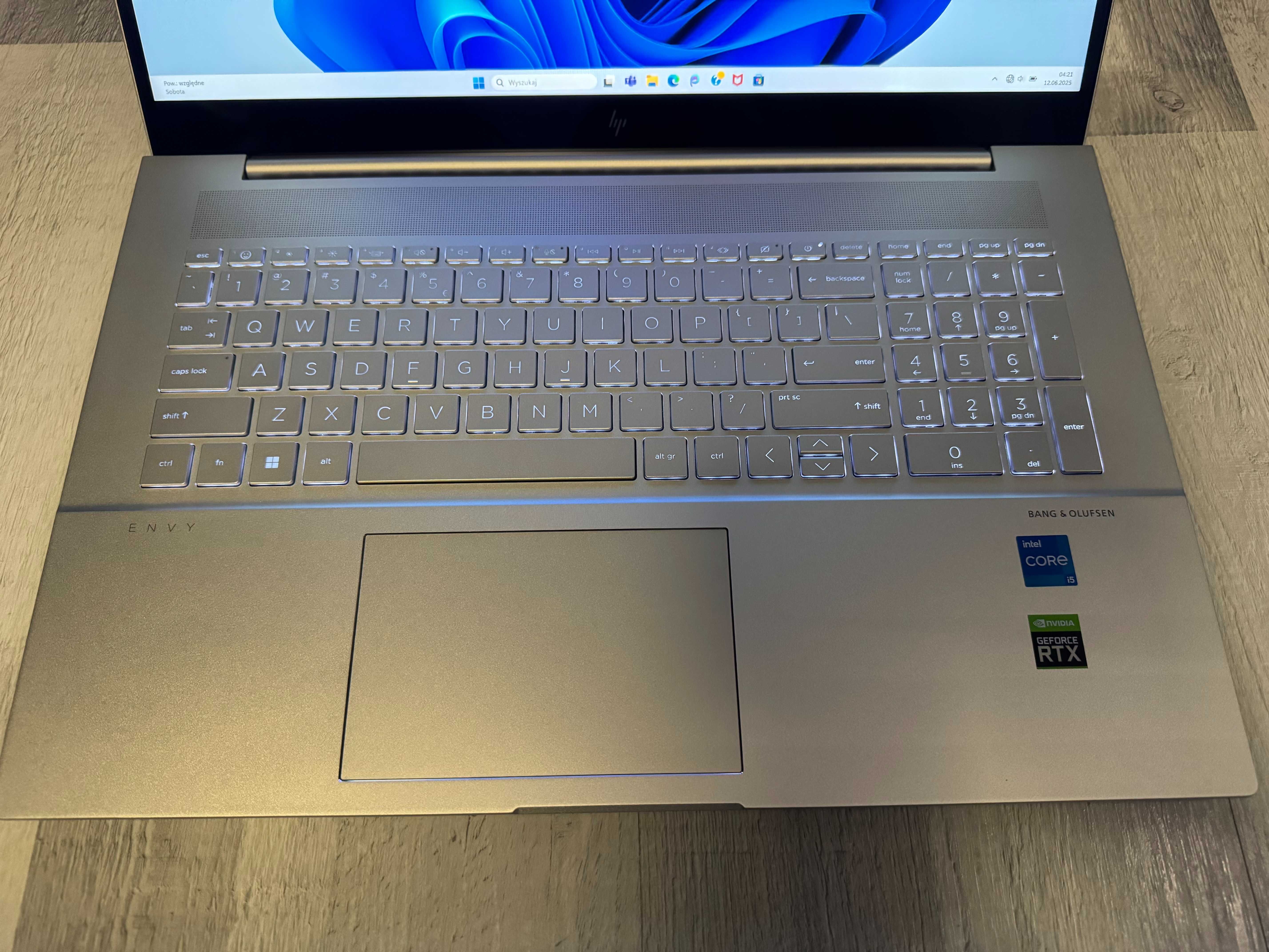 HP Envy 17 i5-1235U/32GBRAM/512SSD/Win11 RTX2050/Intel Iris XeGraphics
