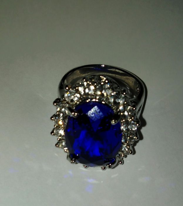 DIA DOS NAMORADOS - Anel noivado da Princesa Diana e da Kate Middleton