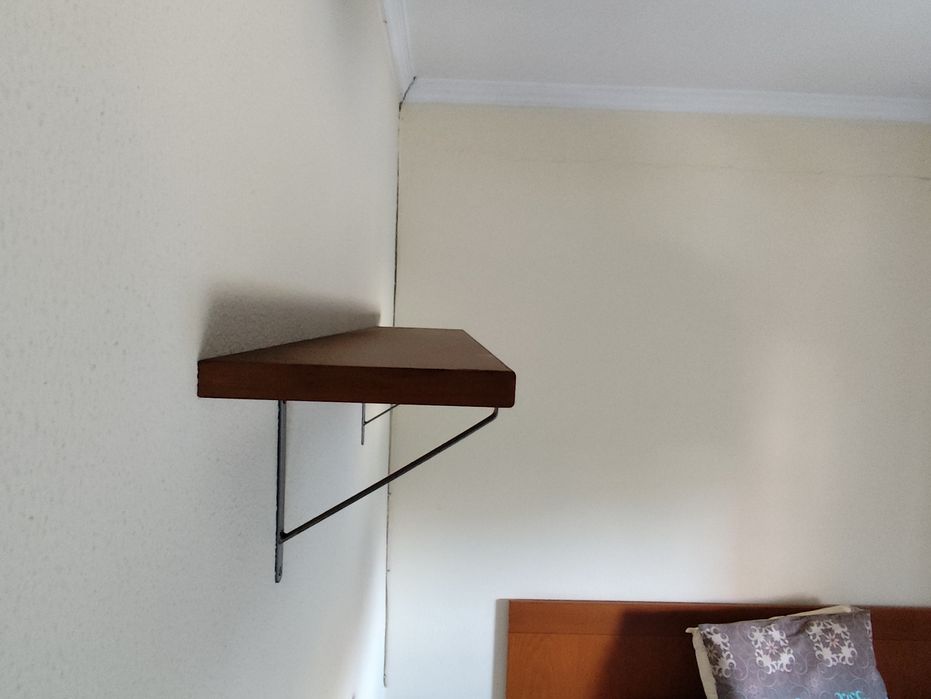 Conjunto cama, móvel e prateleira