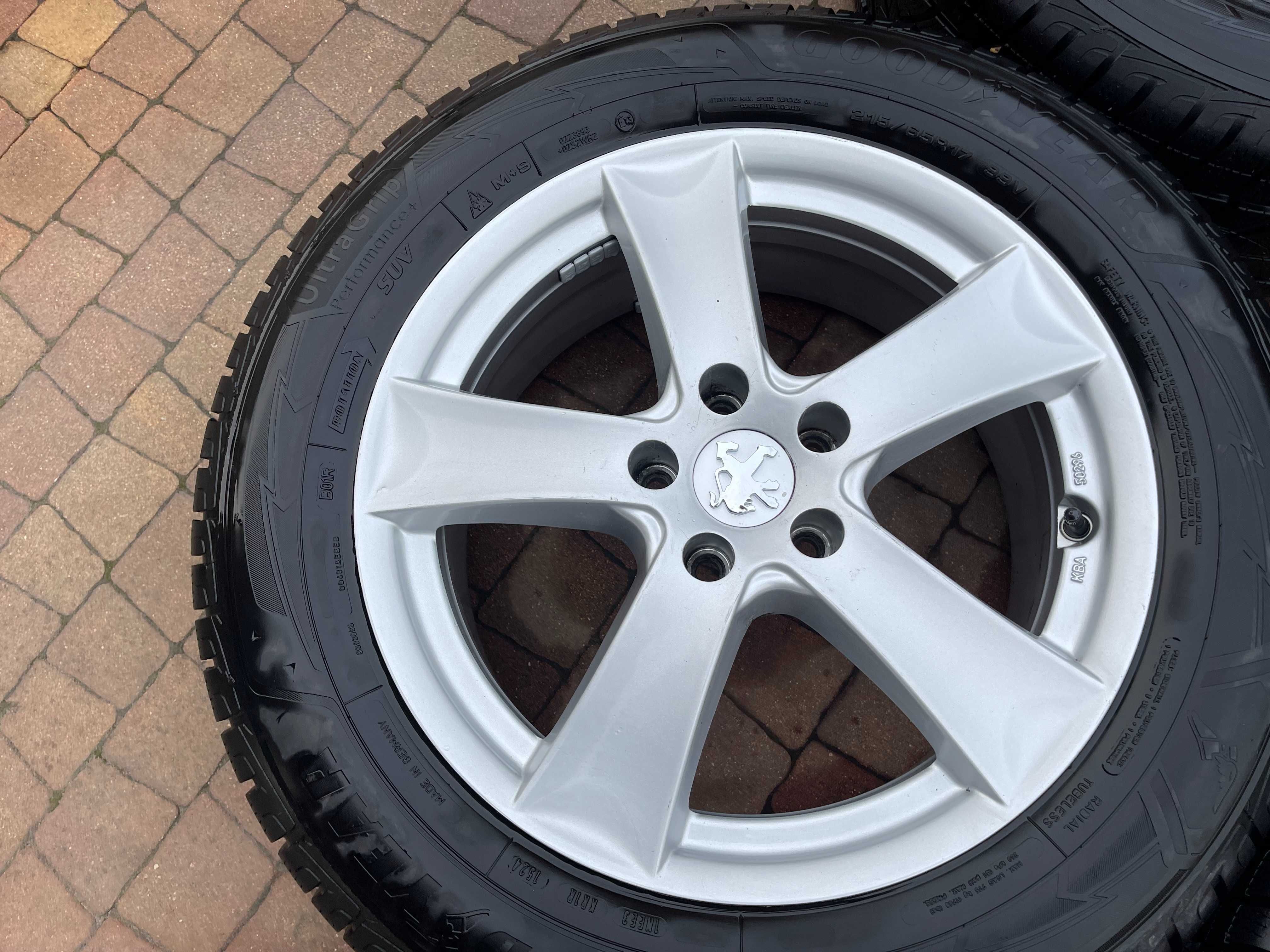3772. Koła zimowe Peugeot 3008 5x108 Goodyear 215/65/17 2022/24r