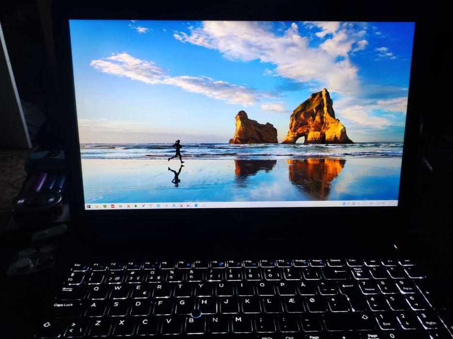 Dell E5570. 8gb ddr4. 1Тb hdd. 15.6 fhd ips. kl. nfc