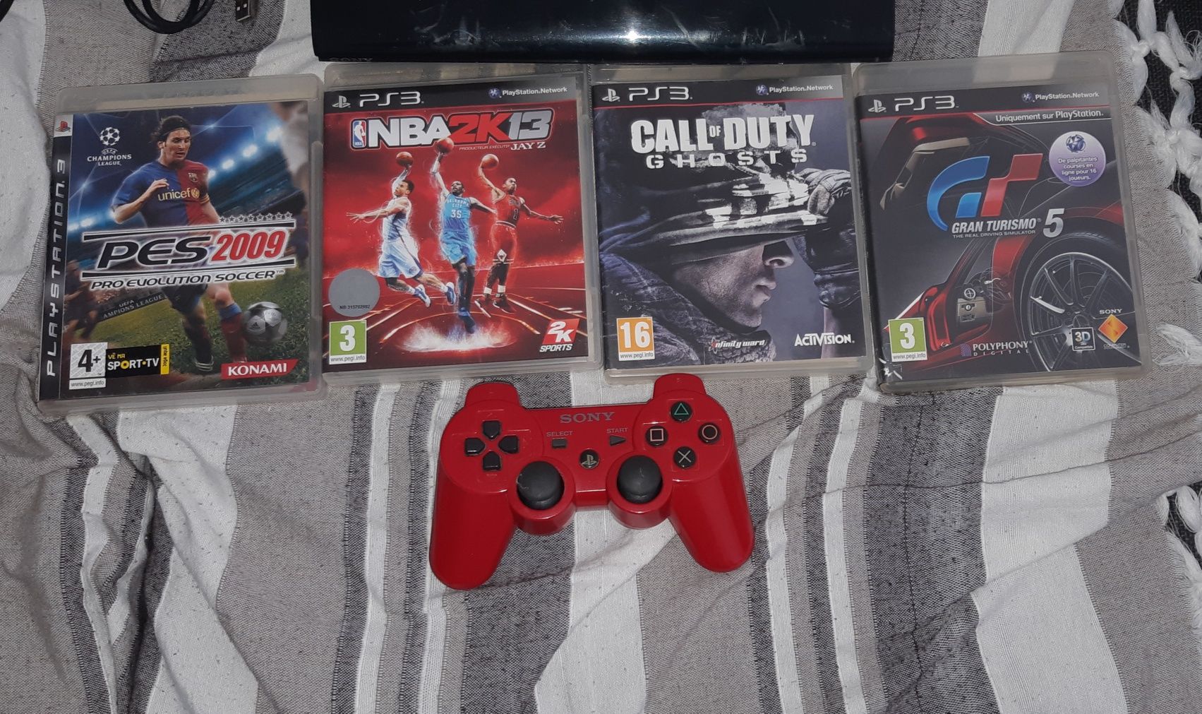 Ps3 Super Slim com 1 Comando red e 4 Jogos