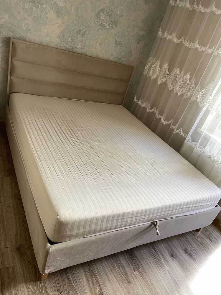 Двоспальне ліжко