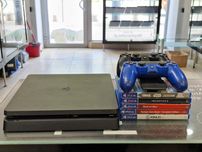 Playstation 4 Slim 1TB/ 2 pady/ 5 gier/ okablowanie/ Grade A-/PS4 Slim