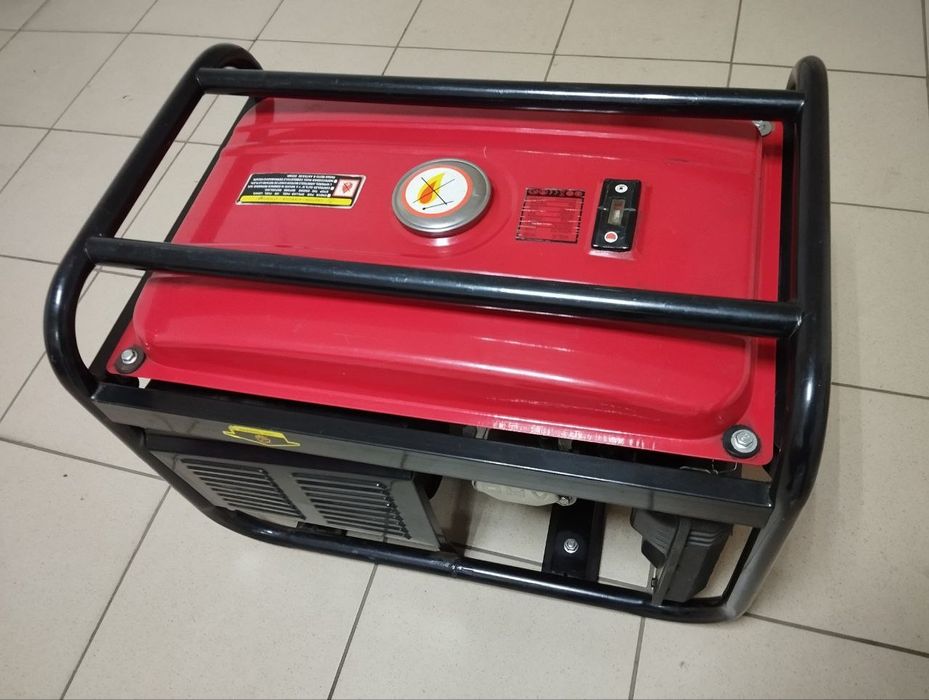 Генератор трьох фазний