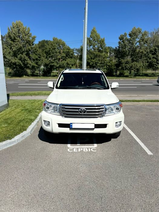 Toyota Land Cruiser 200