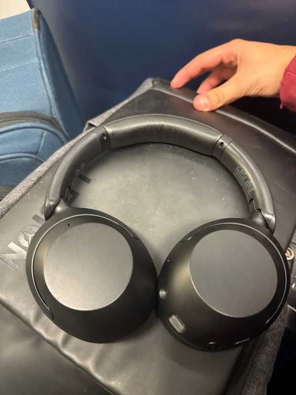 Sony WH-XB910N Noise-Cancelling Black