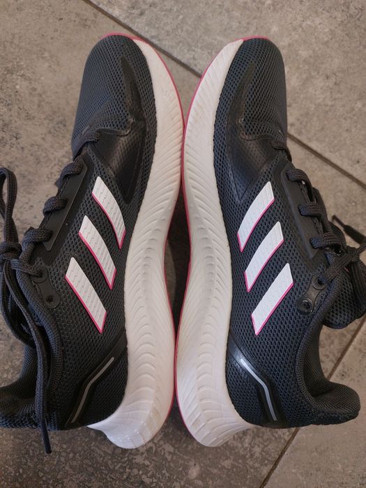 Жіночі кросівки Adidas runfalcon