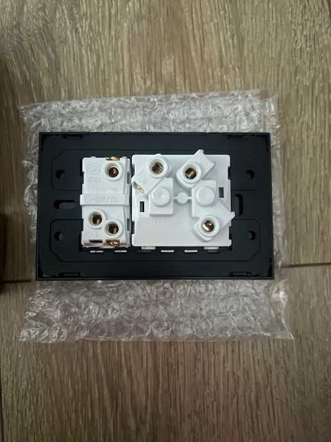 Tomada com interruptor de luz