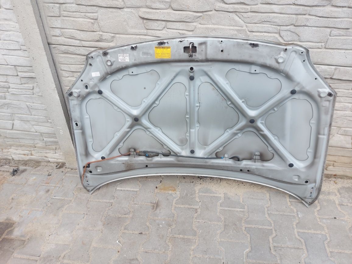 / Avensis T25 maska pokrywa silnika