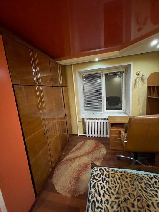 Продается 2-комнатная квартира в центре города.