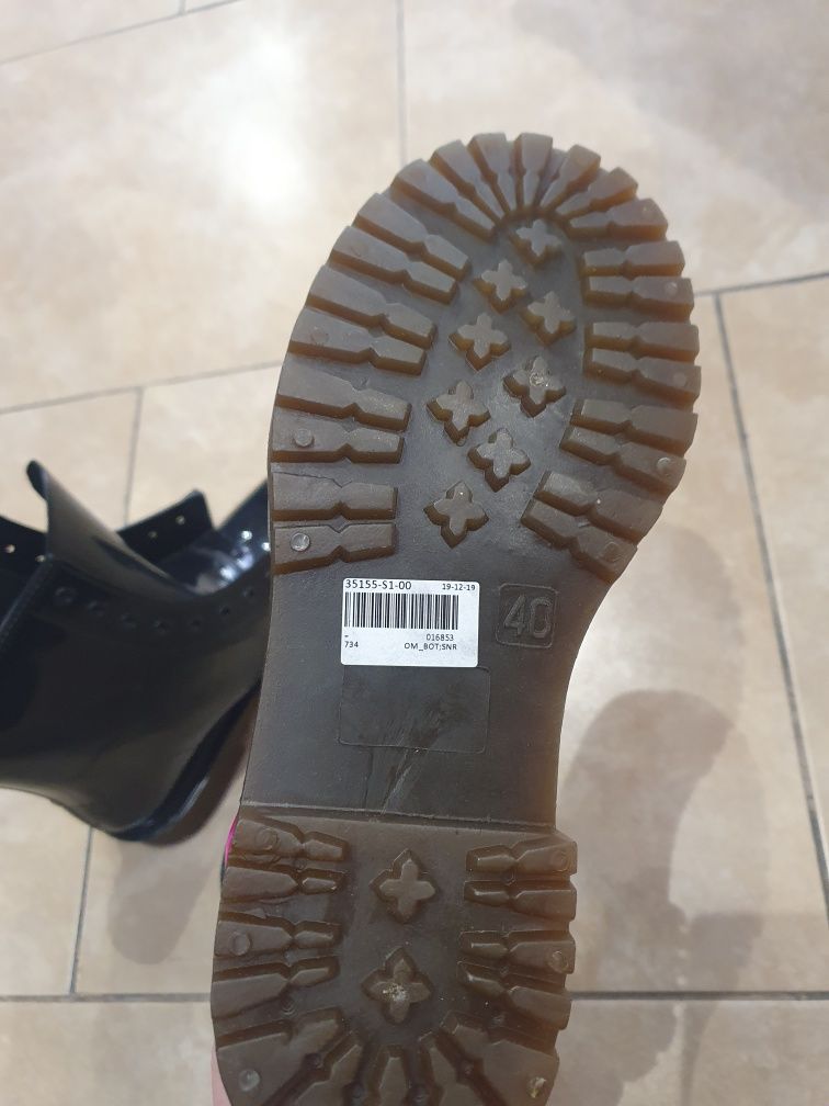 Trapery lakierowane rozm 40
