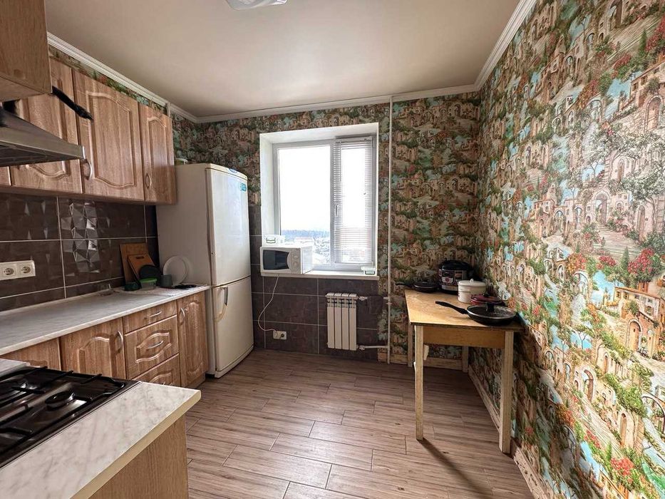 Продаж трикімнатної квартири в Києві, з ремонтом та меблями