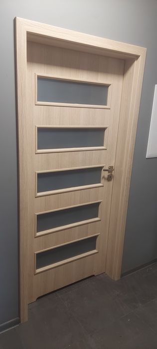 Drzwi Porta 80cm i 90cm z ościeżnicami - 7 sztuk